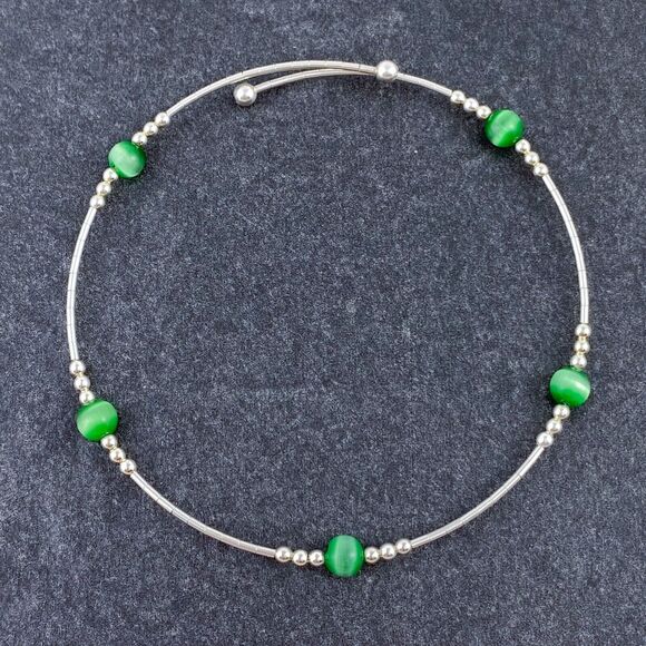 Women's Sterling Silver 925 Memory Wire Green Simulated Cat's Eye Bracelet 7.5" - Picture 1 of 4